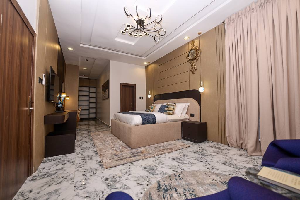 The Executive Lodge master room at The 1% Manor
