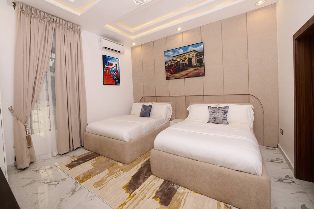 Executive Lodge twin bedroom