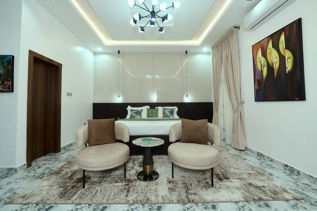 Signature Lodge master bedroom with king-size bed