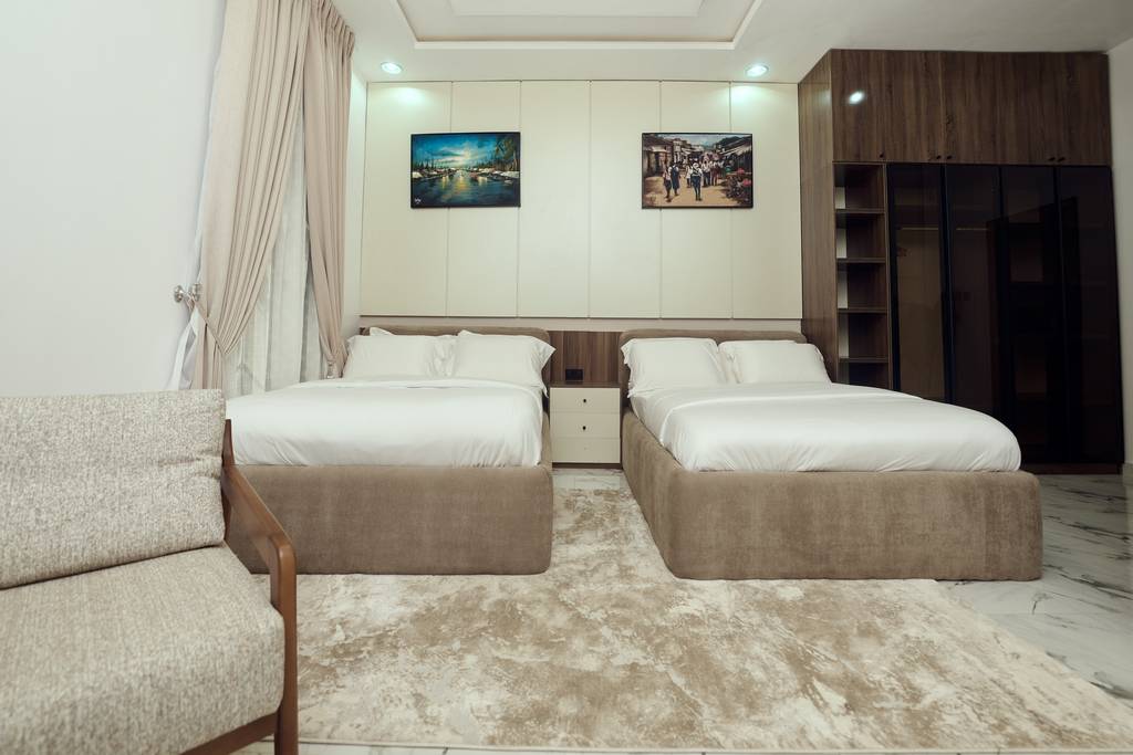 Signature Lodge second bedroom with twin double beds